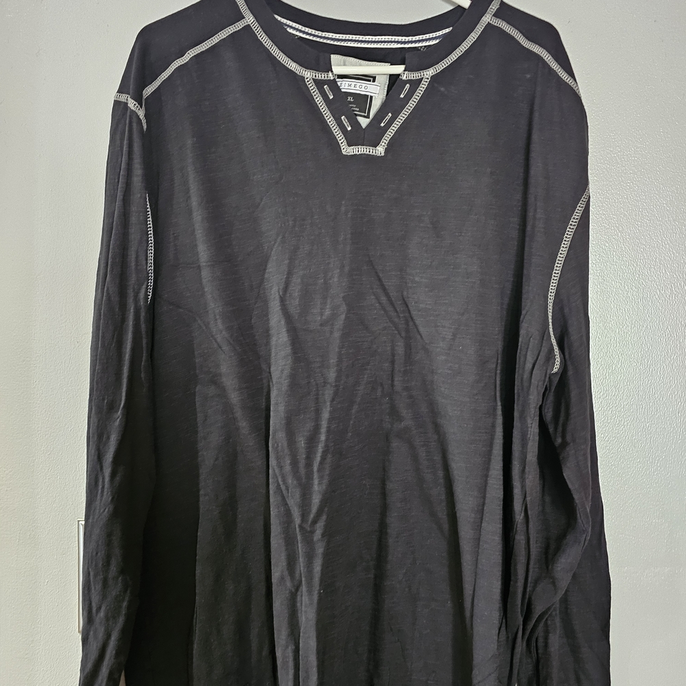 Stylish Black Long Sleeve Tee with Contrast Stitching